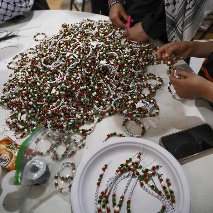 Girl Scouts were told to stop bracelet-making fundraiser for kids in Gaza. Now they can't keep up